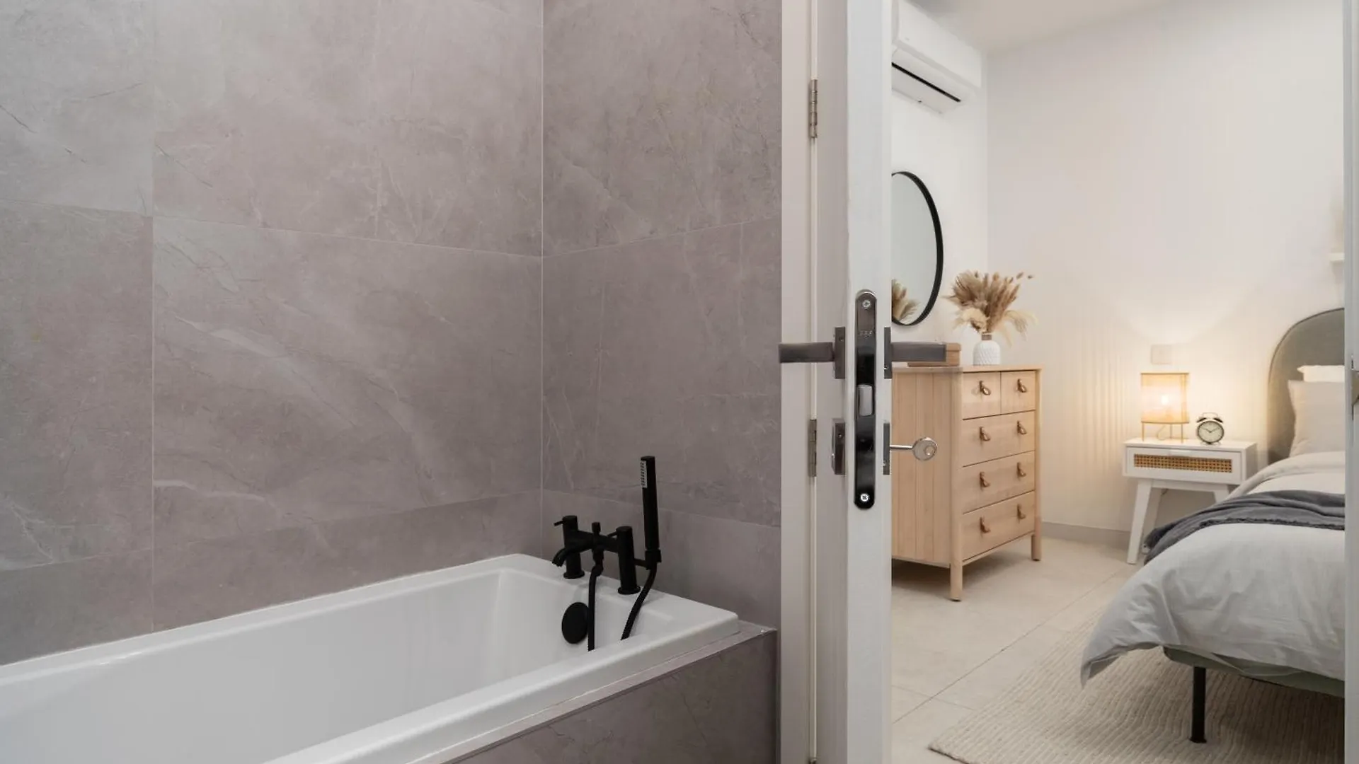 Modern 2Br Apartment With Outside Furniture - Close To Sliema, Saint Julians & Valletta Msida Malta